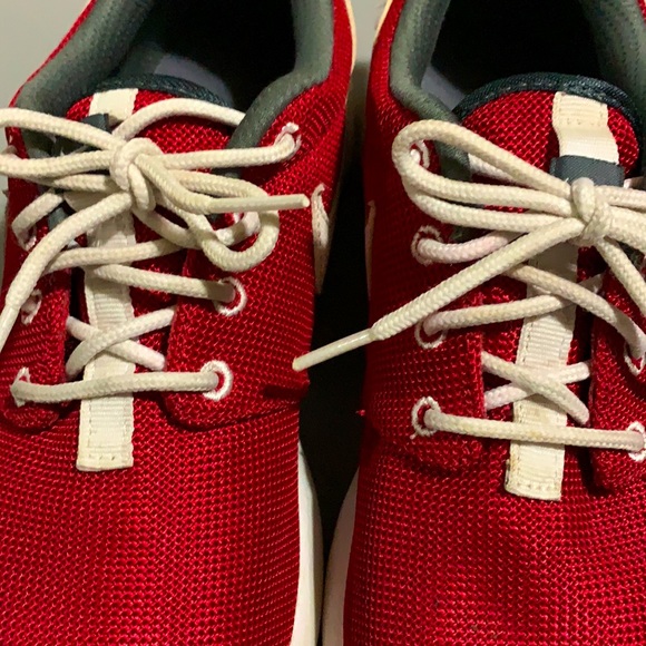 NIKE red shoes - Picture 2 of 8